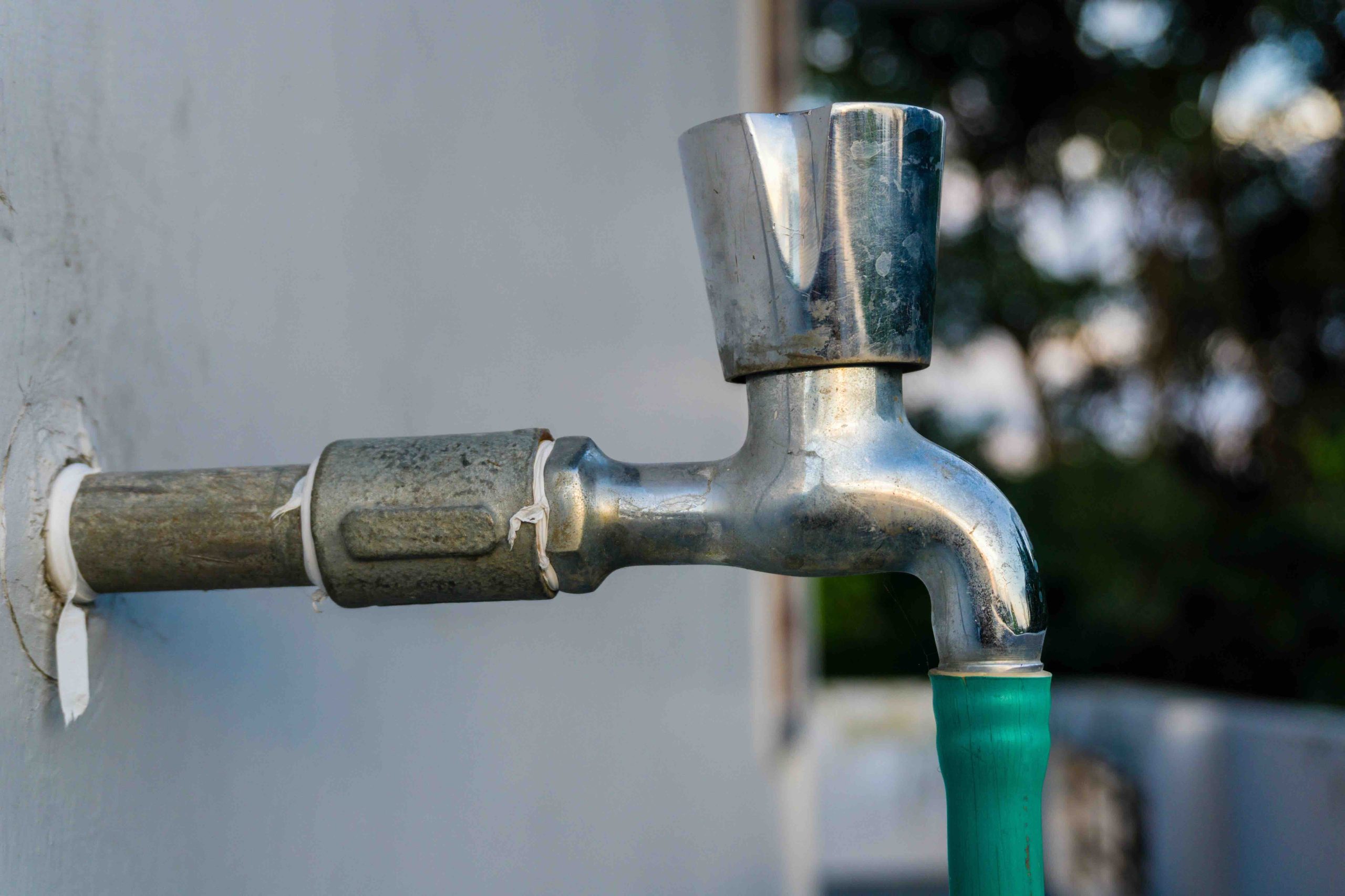 Leaking Hose Bibb: Causes, Fixes, and What It Costs