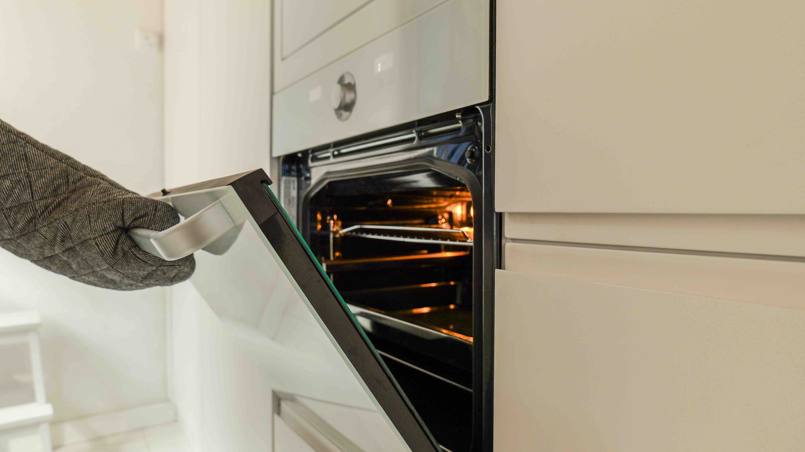 Oven Replacement Bulbs Types Tips and When to Replace scaled