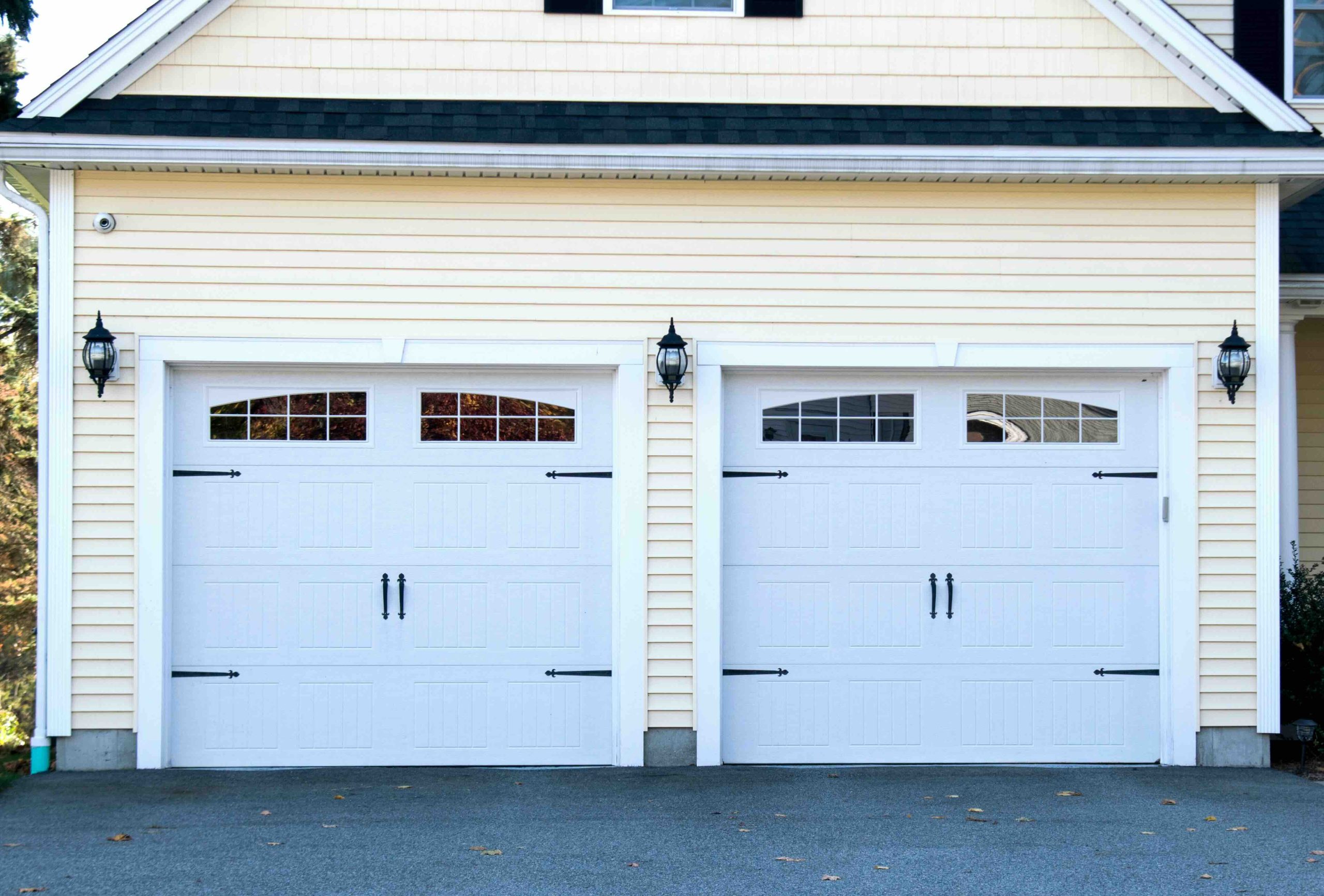 How Much Does It Cost to Replace a Garage Door?