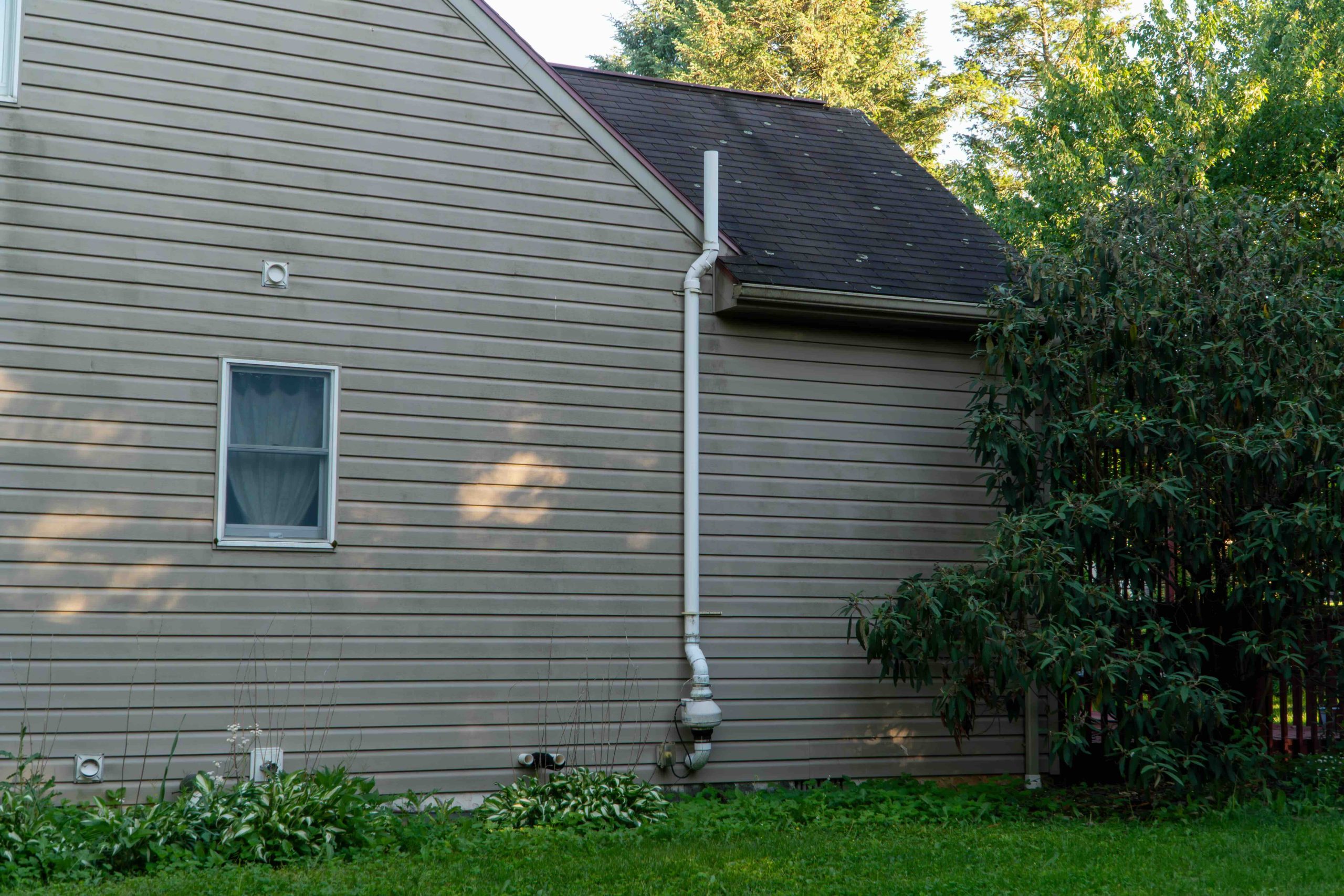Plumbing Vent on Roof Clogged: Causes and Fix Tips