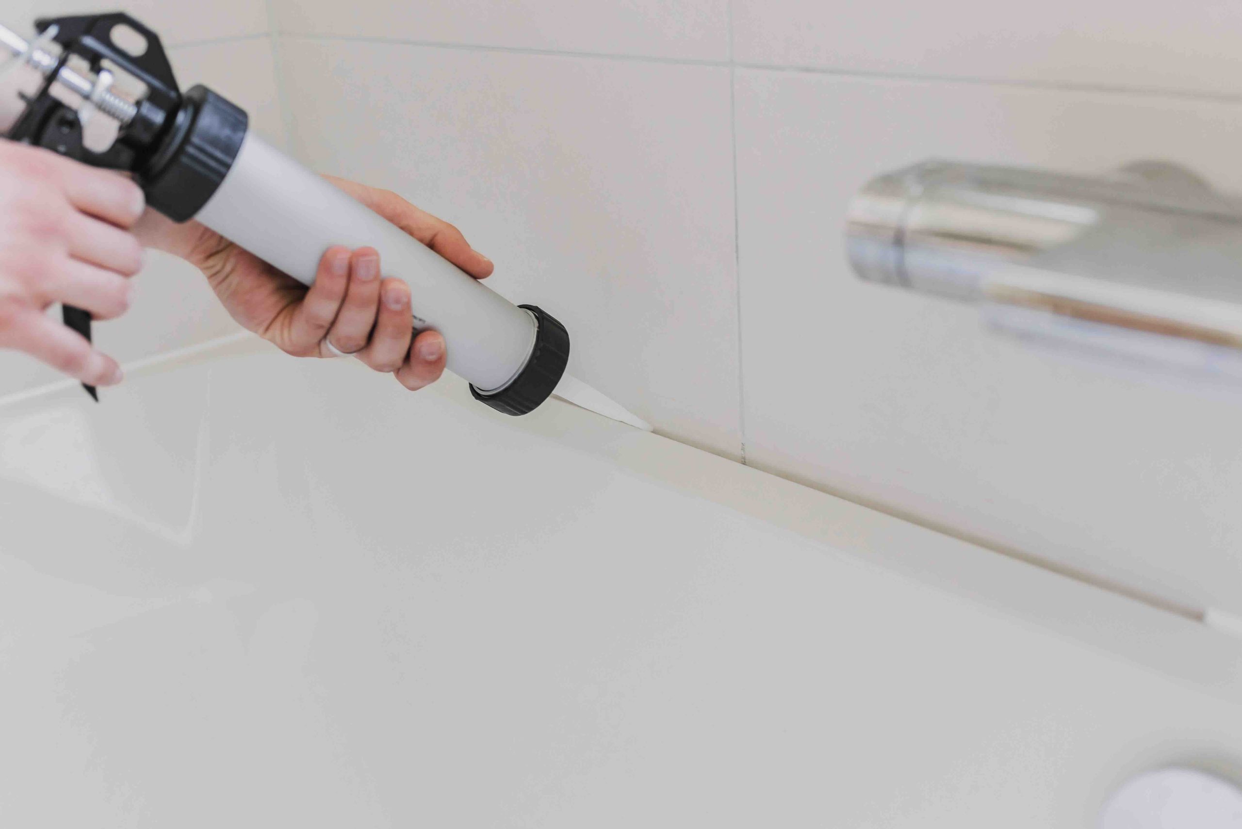 Grout vs. Caulk Between Tub and Tile: What to Know