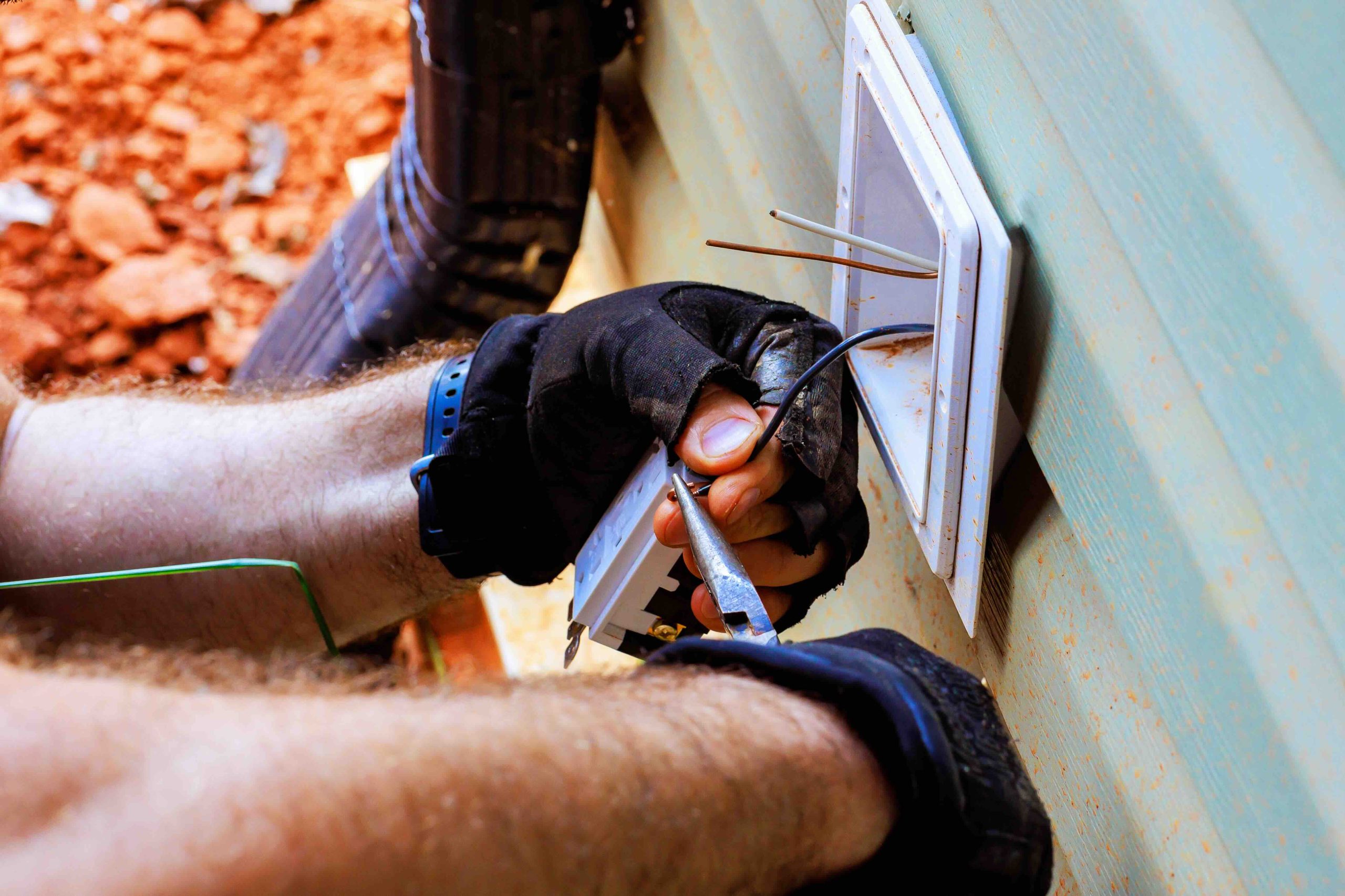 Outdoor Power Point Installation: What Homeowners Should Know