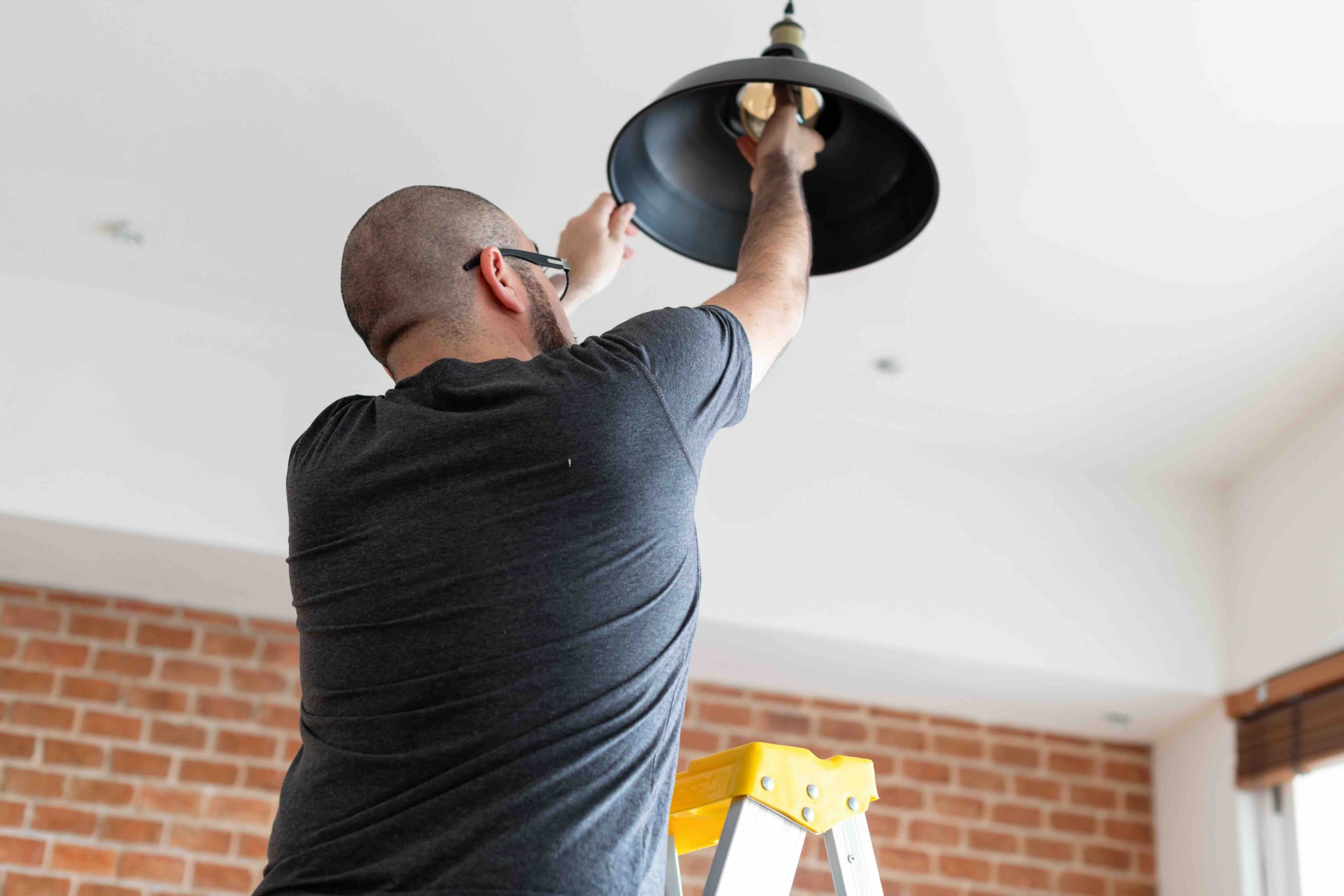 Screw-In Light Fixtures: Grounding, Safety, and Tips